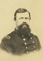 Ritratto busto di un uomo in uniforme